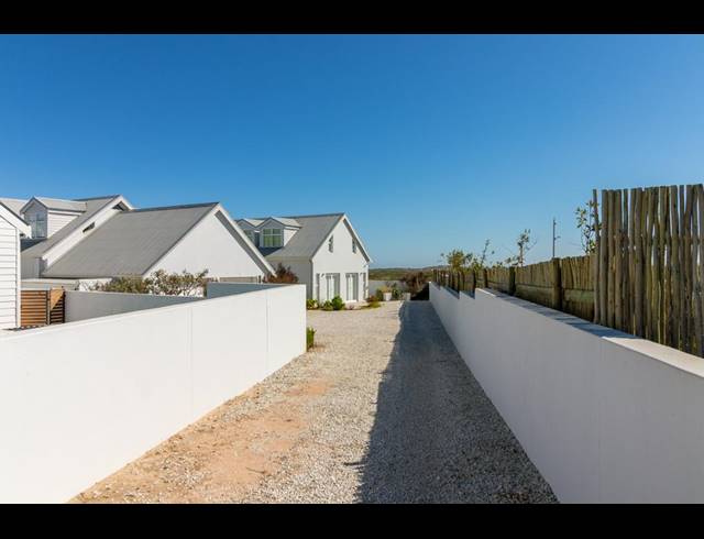 4 BEDROOM FREEHOLD FOR SALE IN GROTTO BAY